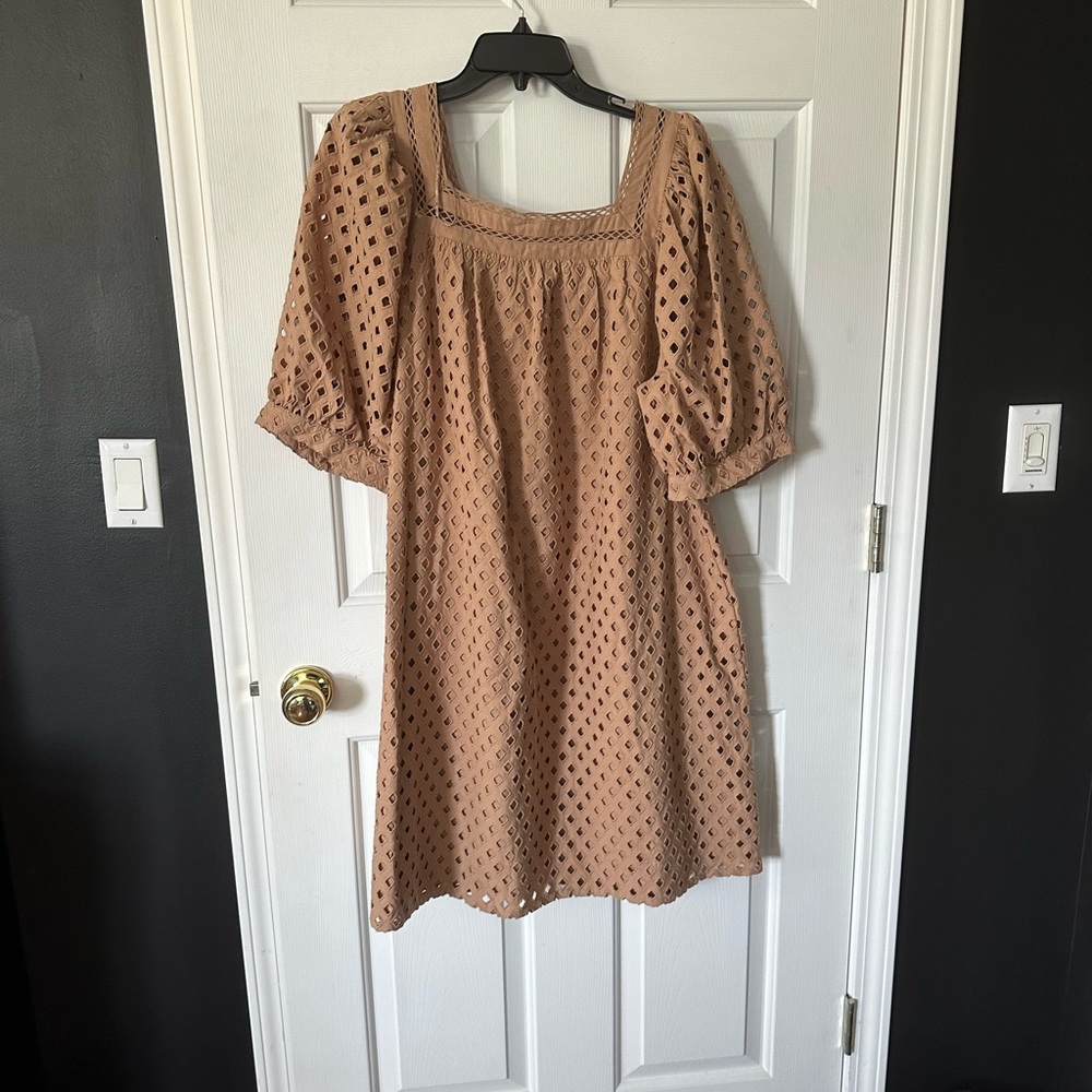 Brand new with tags from Dillard’s! Gibson and Latimer tan eyelet dress